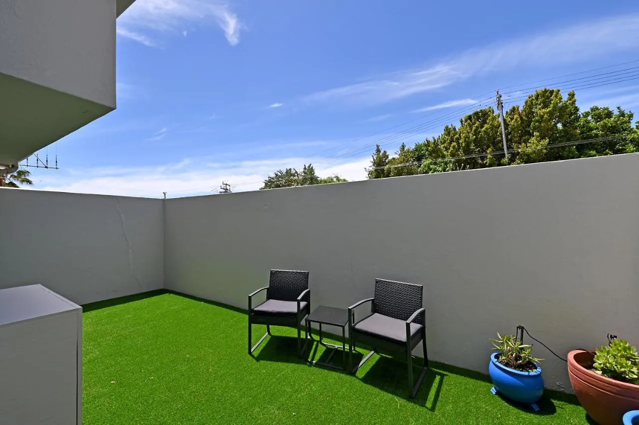 Elegant Camps Bay Villa With Pool 150M To Beach Cape Town
