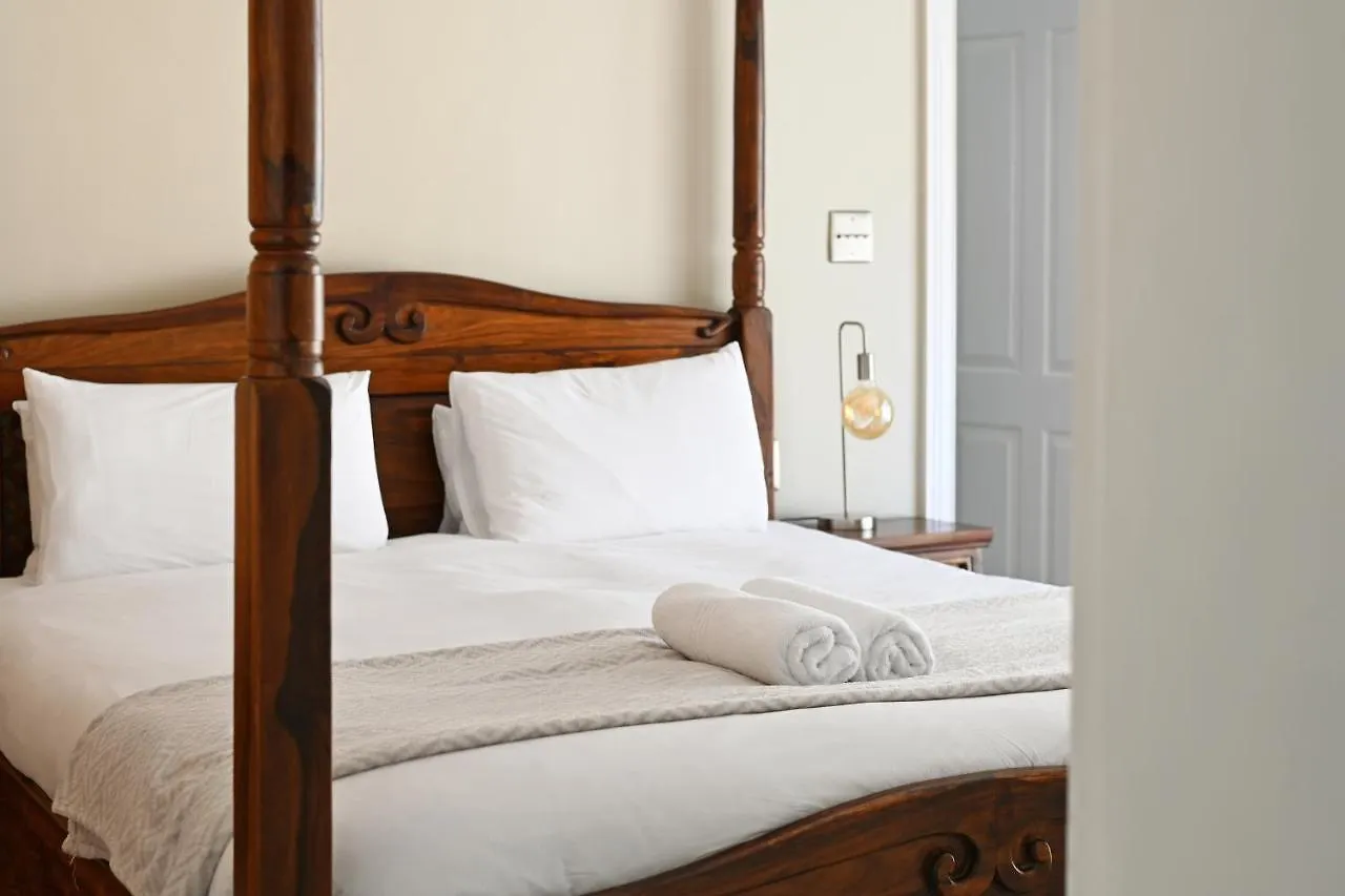 Elegant Camps Bay Villa With Pool 150M To Beach Cape Town Holiday home